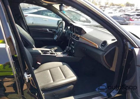 2014 Mercedes-Benz C 250 Sport из США, поврежденный, VIN WDDGF4HB3EA956882